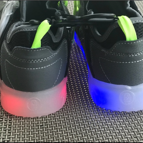 Flash Light Rechargeable Light Up Boys Shoe Size 4 - Picture 4 of 8